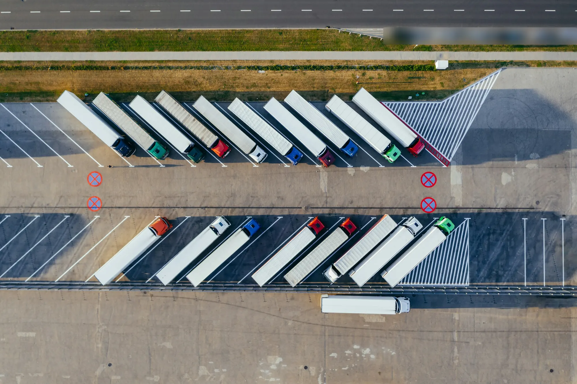 Yard with dry vans and tractor trucks